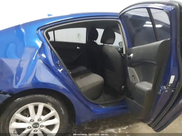 3KPFL4A7XHE076283 2017 KIA FORTE - Image 8