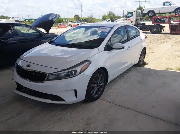 3KPFL4A7XHE076459 2017 KIA FORTE - Image 2