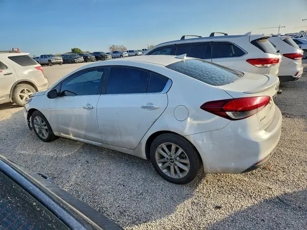 3KPFL4A7XHE076848 2017 KIA FORTE - Image 2
