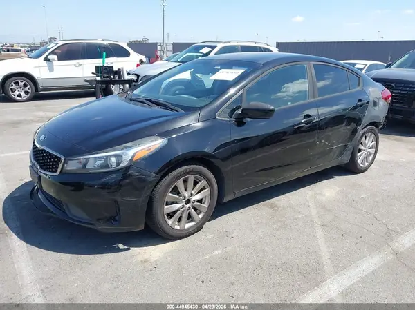 3KPFL4A7XHE077529 2017 KIA FORTE - Image 2