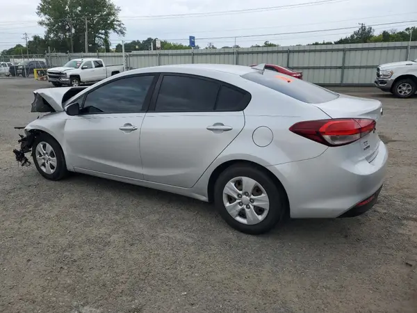 3KPFL4A7XHE081743 2017 KIA FORTE - Image 2