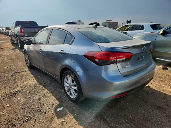 3KPFL4A7XHE082360 2017 KIA FORTE - Image 2