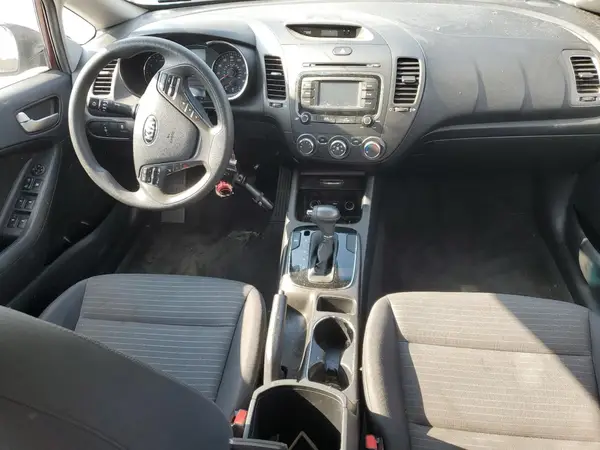 3KPFL4A7XHE082469 2017 KIA FORTE - Image 8