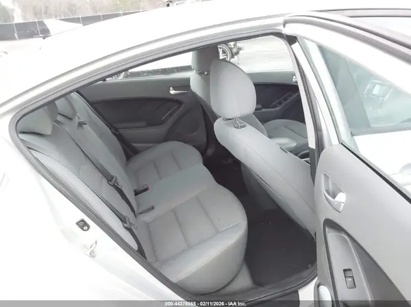 3KPFL4A7XHE083539 2017 KIA FORTE - Image 8