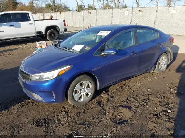 3KPFL4A7XHE084884 2017 KIA FORTE - Image 2