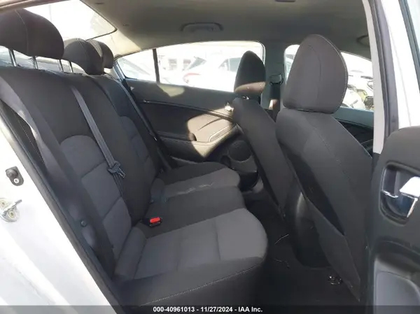 3KPFL4A7XHE096520 2017 KIA FORTE - Image 8