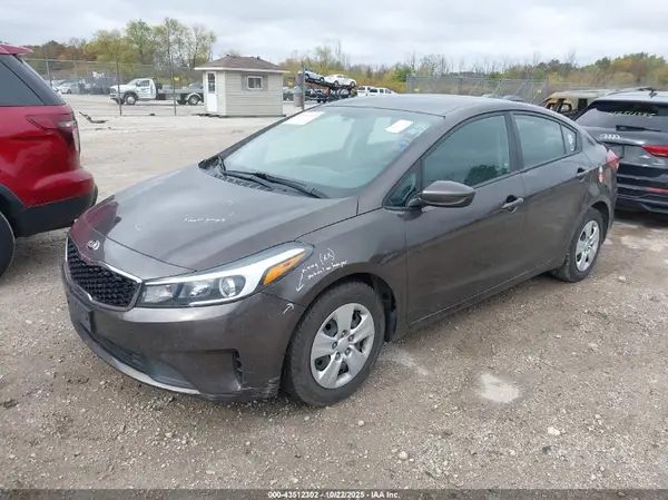 3KPFL4A7XHE097487 2017 KIA FORTE - Image 2