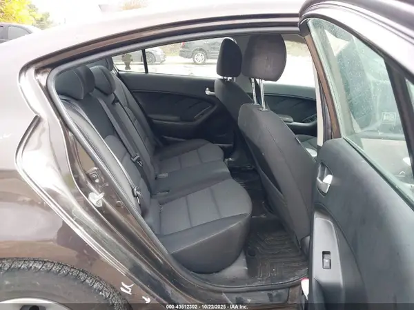 3KPFL4A7XHE097487 2017 KIA FORTE - Image 8