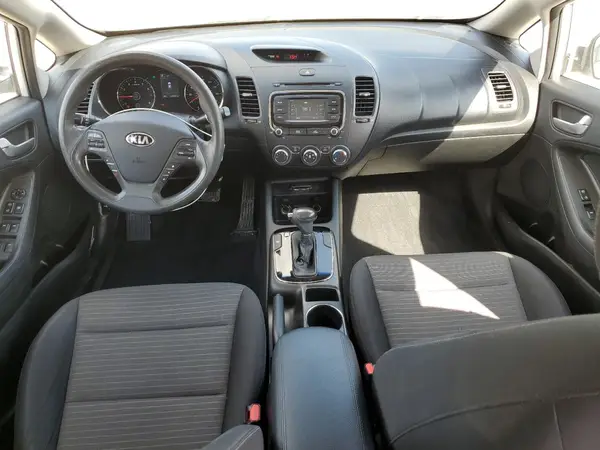 3KPFL4A7XHE098073 2017 KIA FORTE - Image 8