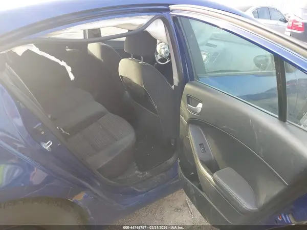3KPFL4A7XHE098364 2017 KIA FORTE - Image 8