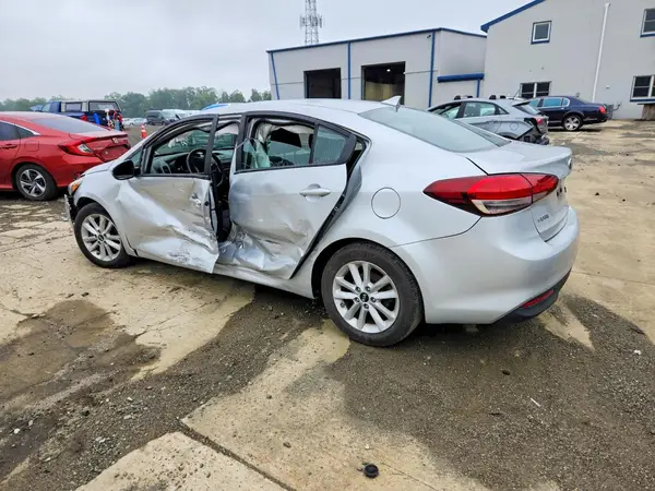3KPFL4A7XHE098770 2017 KIA FORTE - Image 2