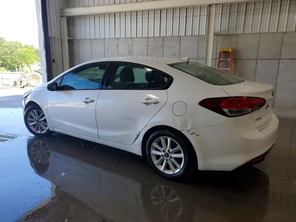 3KPFL4A7XHE100730 2017 KIA FORTE - Image 2