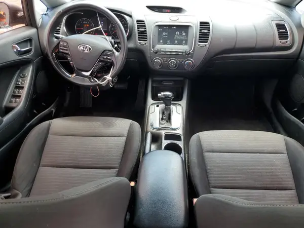 3KPFL4A7XHE103045 2017 KIA FORTE - Image 8