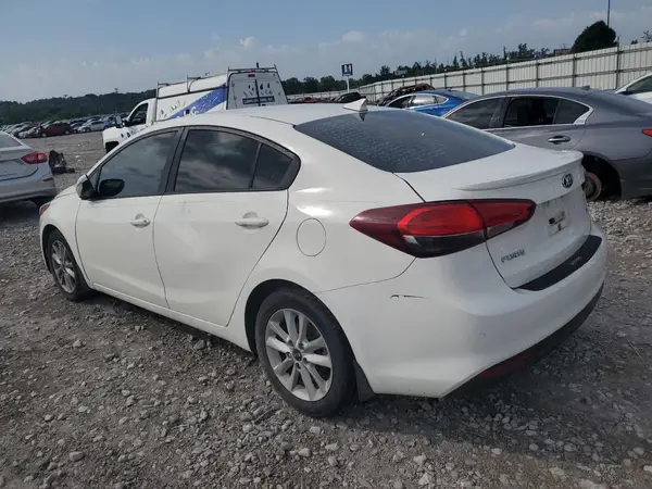 3KPFL4A7XHE104602 2017 KIA FORTE - Image 2