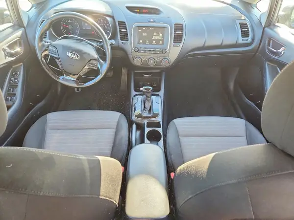 3KPFL4A7XHE105409 2017 KIA FORTE - Image 8