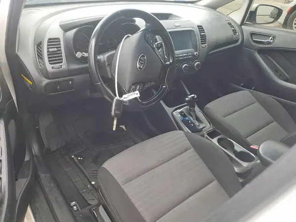 3KPFL4A7XHE107614 2017 KIA FORTE - Image 8