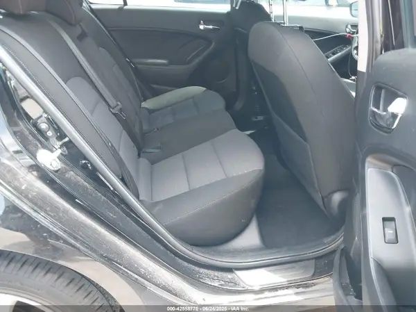 3KPFL4A7XHE109458 2017 KIA FORTE - Image 8