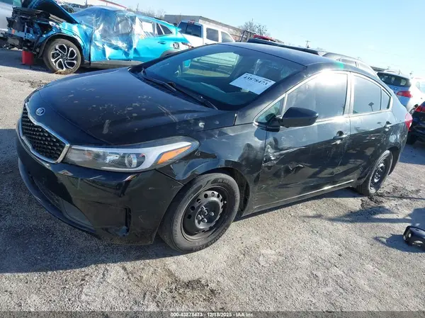 3KPFL4A7XHE111937 2017 KIA FORTE - Image 2