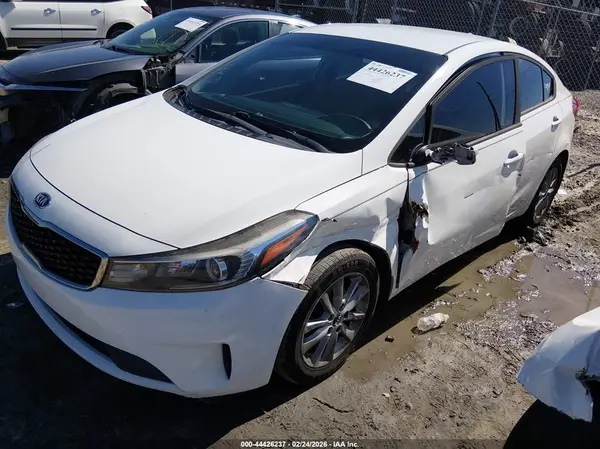 3KPFL4A7XHE121318 2017 KIA FORTE - Image 2