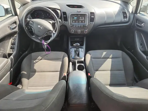 3KPFL4A7XHE123876 2017 KIA FORTE - Image 8