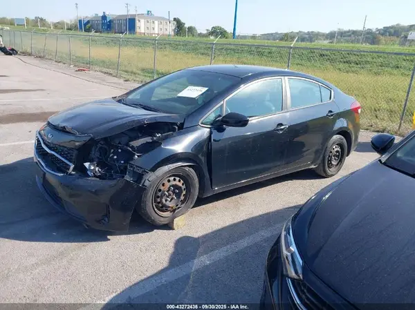 3KPFL4A7XHE124350 2017 KIA FORTE - Image 2