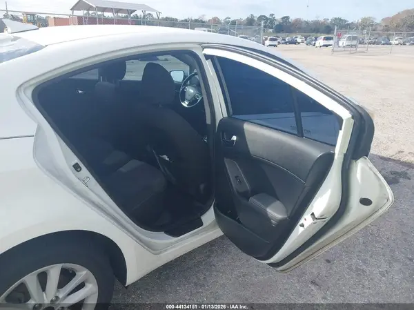 3KPFL4A7XHE131170 2017 KIA FORTE - Image 8