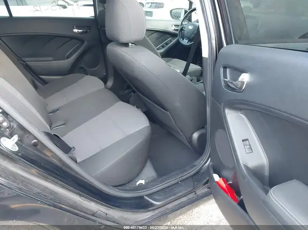 3KPFL4A7XHE131539 2017 KIA FORTE - Image 8