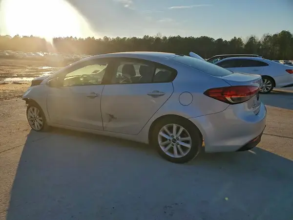 3KPFL4A7XHE131685 2017 KIA FORTE - Image 2