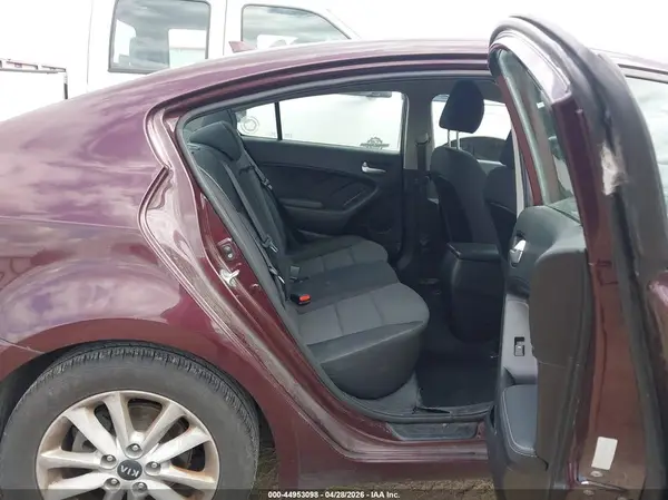 3KPFL4A7XHE131881 2017 KIA FORTE - Image 8