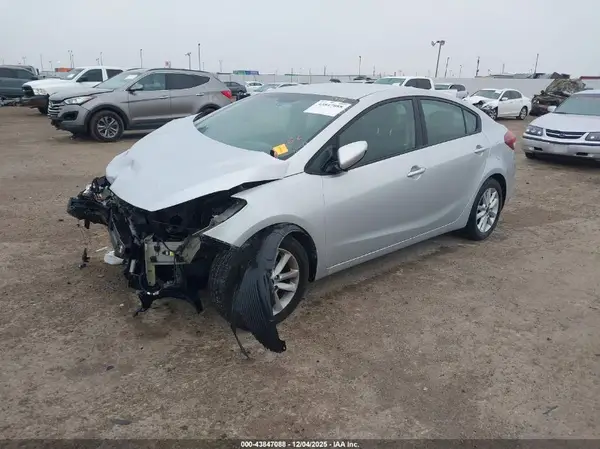 3KPFL4A7XHE132318 2017 KIA FORTE - Image 2