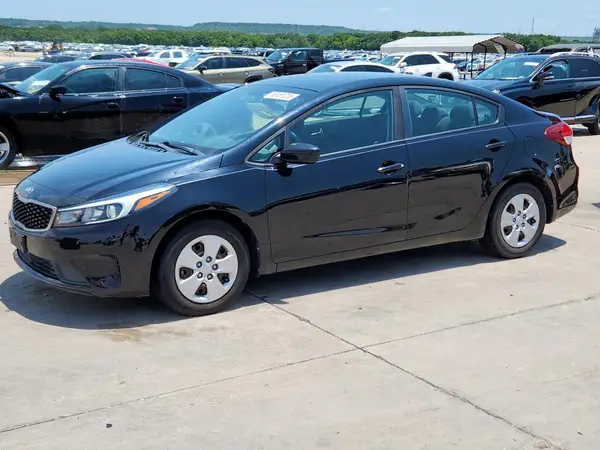3KPFL4A7XHE136207 2017 KIA FORTE - Image 1
