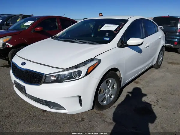 3KPFL4A7XHE138801 2017 KIA FORTE - Image 2