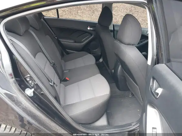 3KPFL4A7XHE140547 2017 KIA FORTE - Image 8