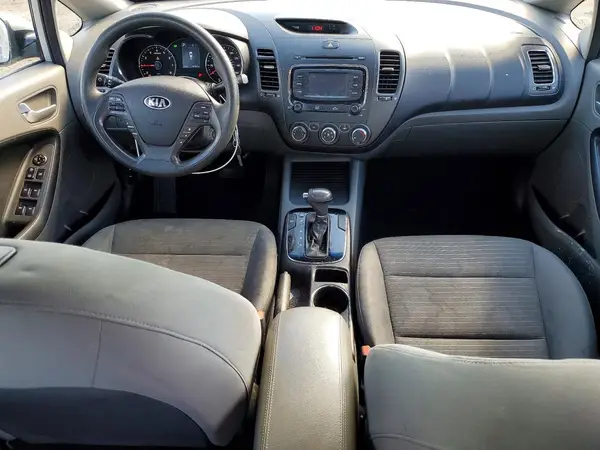 3KPFL4A7XHE140662 2017 KIA FORTE - Image 8