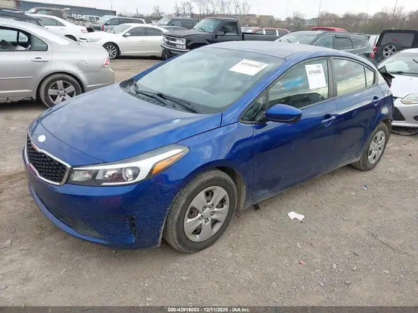 3KPFL4A7XHE140743 2017 KIA FORTE - Image 2
