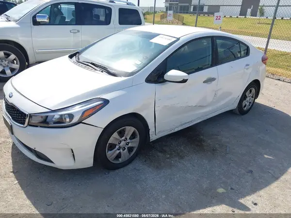 3KPFL4A7XHE145103 2017 KIA FORTE - Image 2
