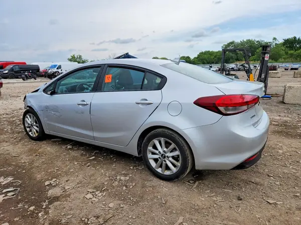 3KPFL4A7XHE147658 2017 KIA FORTE - Image 2