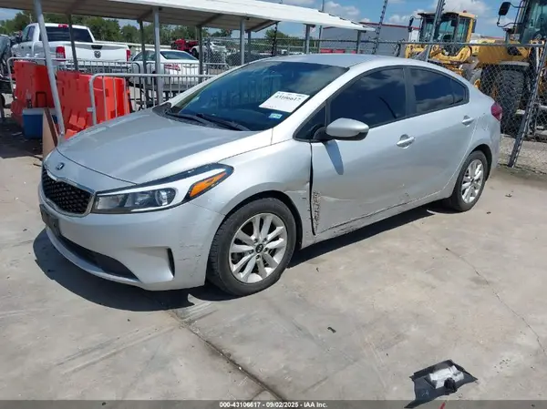 3KPFL4A7XHE151029 2017 KIA FORTE - Image 2