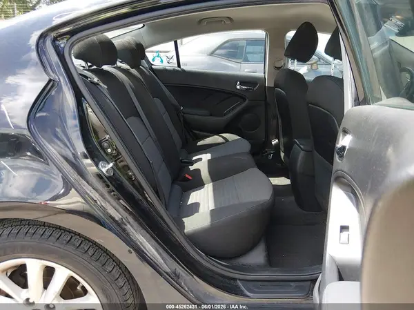 3KPFL4A7XHE151421 2017 KIA FORTE - Image 8