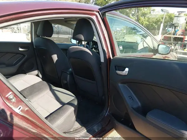 3KPFL4A7XHE152925 2017 KIA FORTE - Image 8