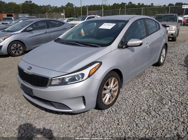 3KPFL4A7XHE153458 2017 KIA FORTE - Image 2