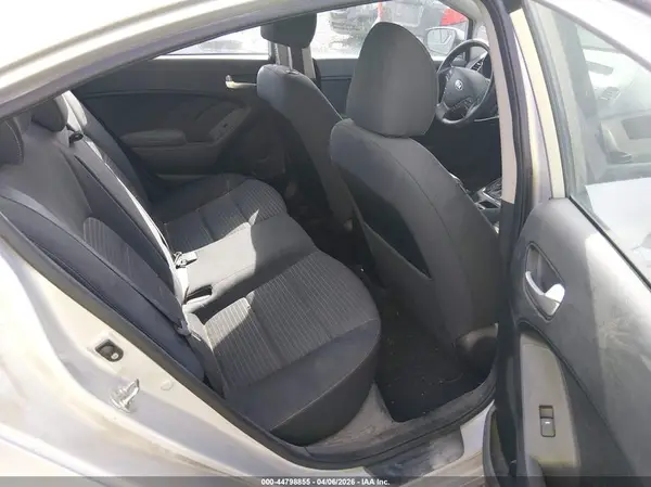 3KPFL4A7XHE153458 2017 KIA FORTE - Image 8