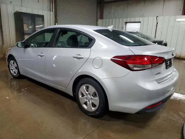 3KPFL4A7XHE153704 2017 KIA FORTE - Image 2