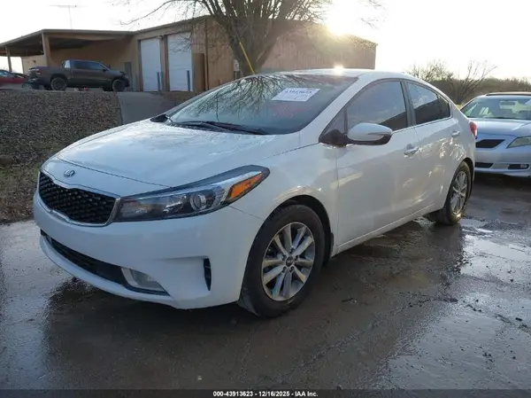 3KPFL4A7XHE153914 2017 KIA FORTE - Image 2