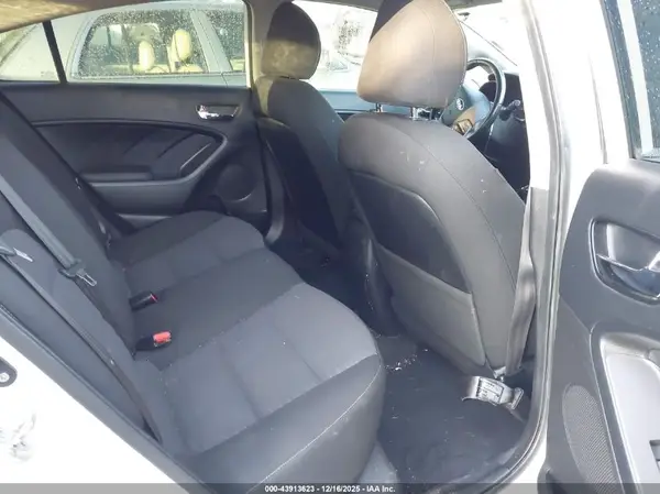 3KPFL4A7XHE153914 2017 KIA FORTE - Image 8
