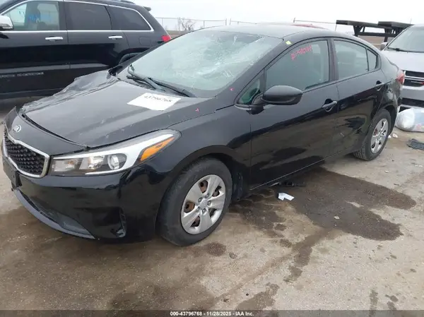 3KPFL4A7XHE159924 2017 KIA FORTE - Image 2