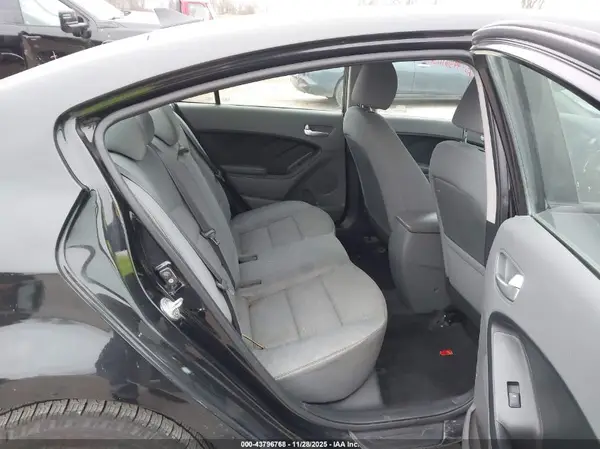 3KPFL4A7XHE159924 2017 KIA FORTE - Image 8