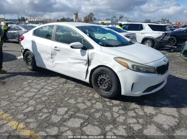 3KPFL4A7XHE161687 2017 KIA FORTE - Image 1