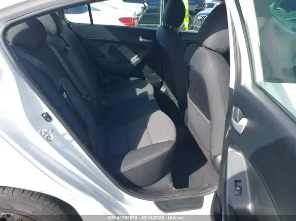 3KPFL4A7XHE161687 2017 KIA FORTE - Image 8