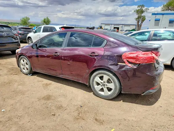 3KPFL4A7XJE166409 2018 KIA FORTE - Image 2